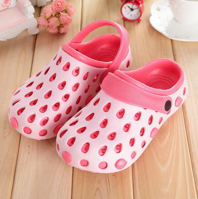 2017 New authentic Warrior hole slippers couple sandals mules and clogs garden shoes for  women breathable beach shoes