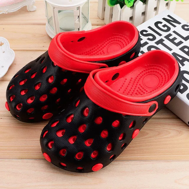 2017 New authentic Warrior hole slippers couple sandals mules and clogs garden shoes for  women breathable beach shoes