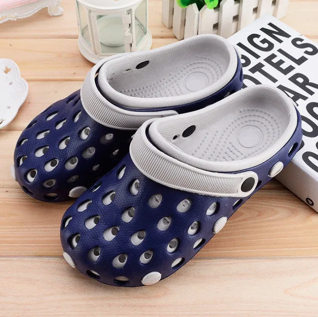 2017 New authentic Warrior hole slippers couple sandals mules and clogs garden shoes for  women breathable beach shoes