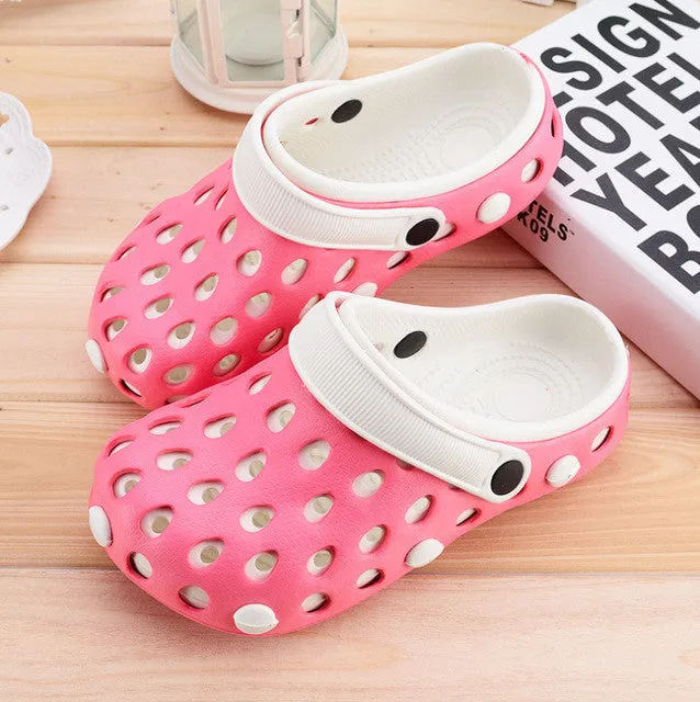 2017 New authentic Warrior hole slippers couple sandals mules and clogs garden shoes for  women breathable beach shoes